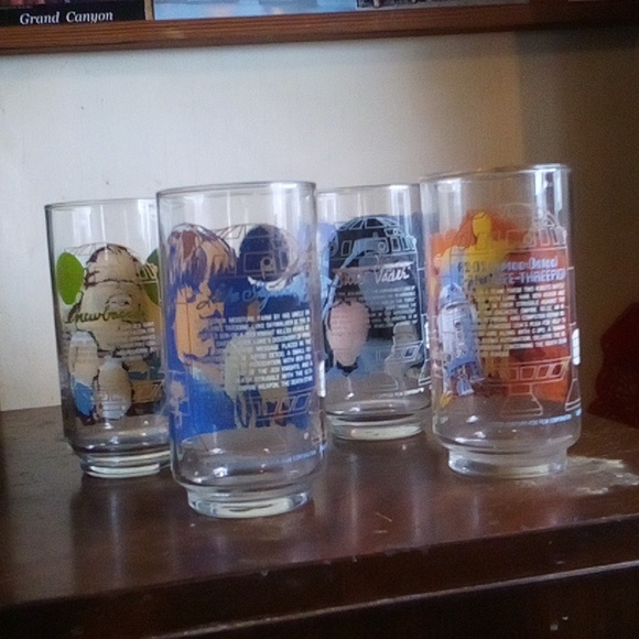 1977 Star Wars glasses - 4 in very good , Luke, Vader, Hans, R2-D2 C3P0 - Picture 3 of 8